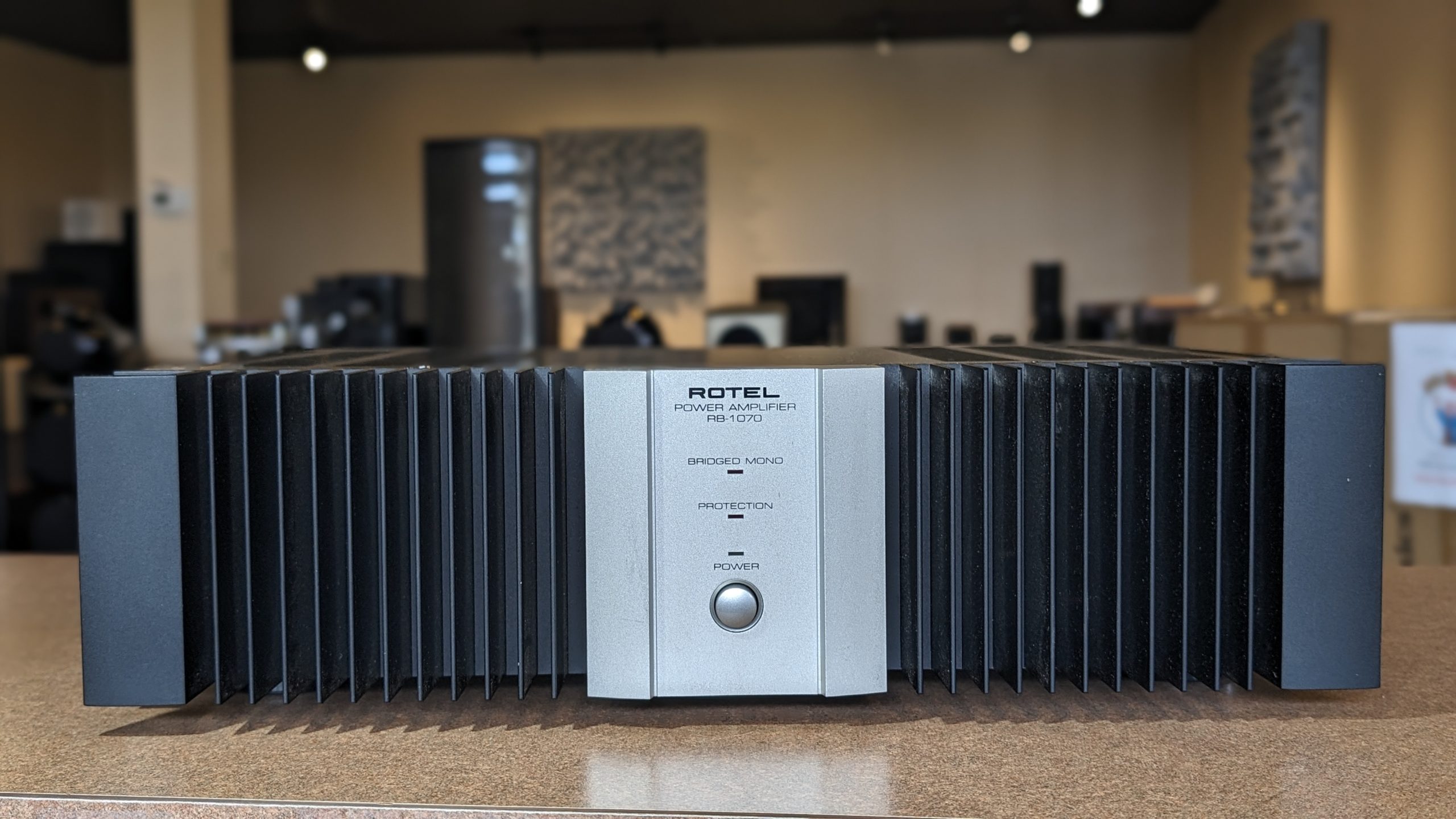 Rotel RB-1070